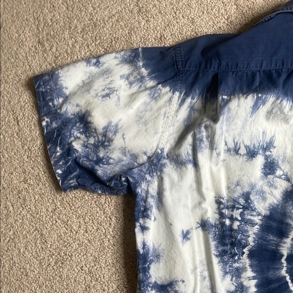 Tommy Hilfiger Blue and White Tie-Dye Casual Button Down Shirt - Picture 4 of 5